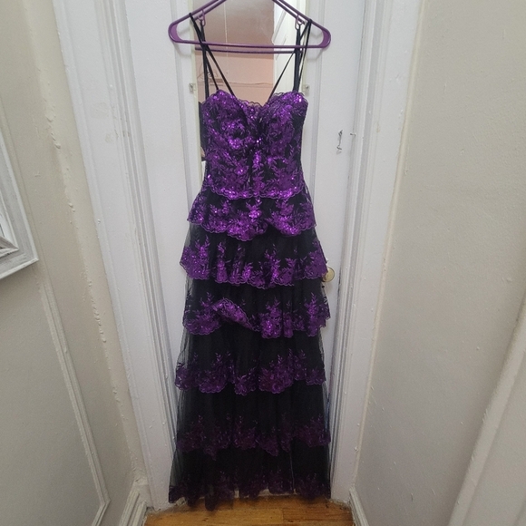 Tiered Maxi Dress. 4  NWOT Dark Romantic Prom Event Gala Formal - Picture 3 of 9